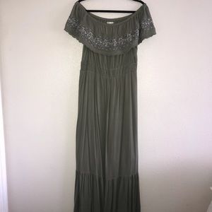 FRANCESCA’S Green Off-Shoulder Maxi Dress - XL